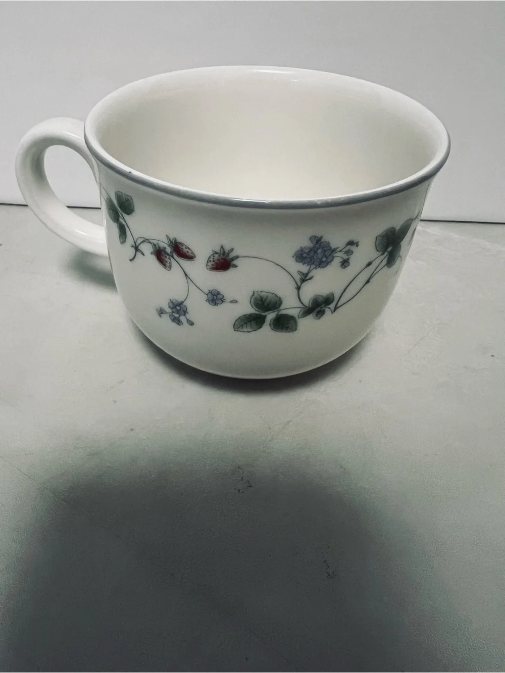 Vintage Royal Doulton Strawberry Fayre Fine China Tea Cup 8 Ounces